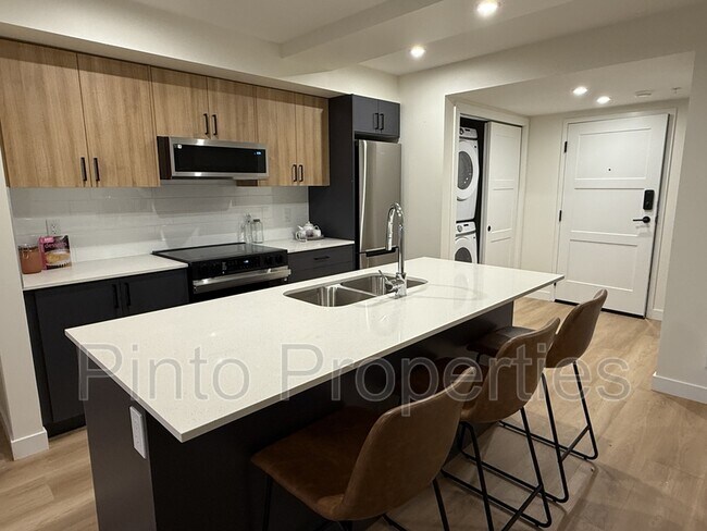 Building Photo - 8615-8108 108 St NW