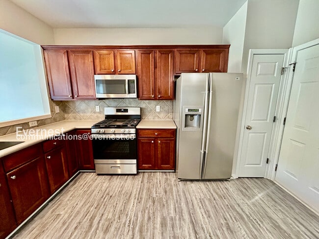 Building Photo - 170 Finchley Dr