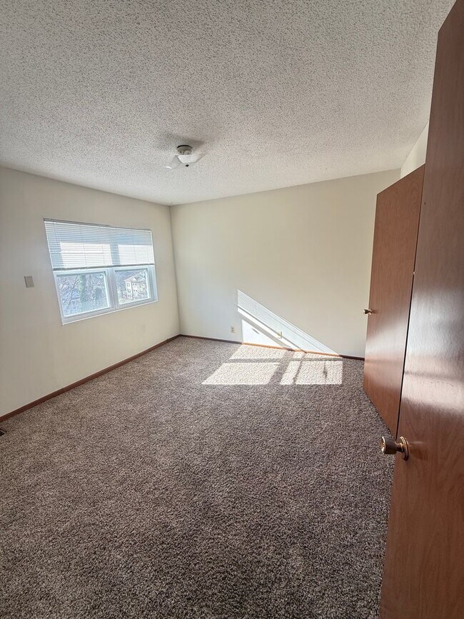 Foto del edificio - West Knoxville 37919 - 2 bedroom, 1.5 bath apartment in West Knoxville - Contact Lisa Vineyard an...