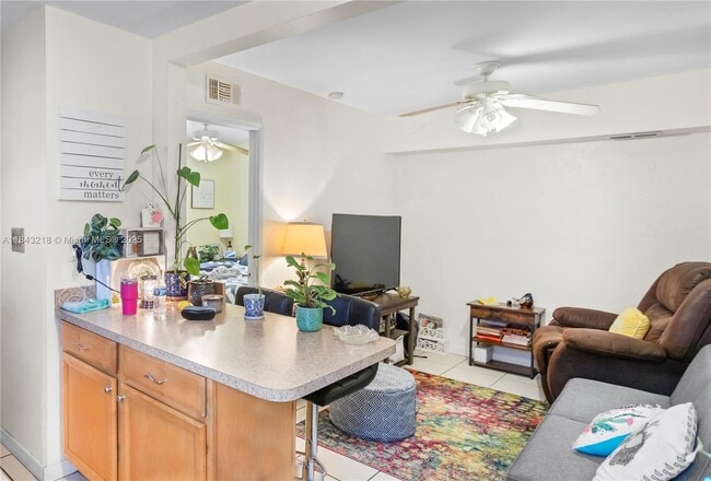 Foto del edificio - 6840 SW 3rd St