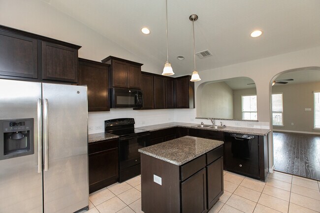 Building Photo - 18425 Friendship Hill Dr