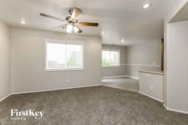 Building Photo - 7427 Margollini St