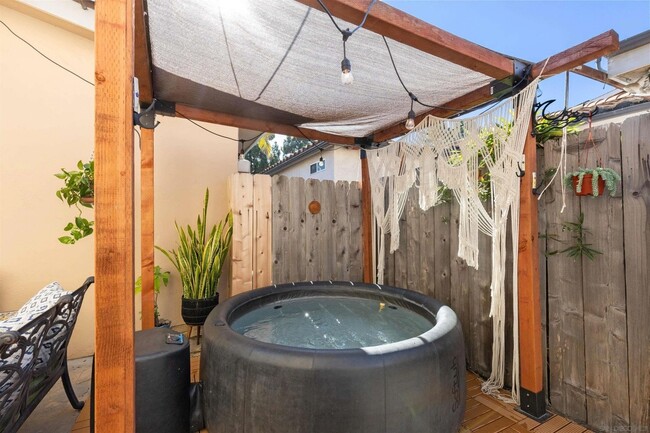 Building Photo - 1818 Diamond St