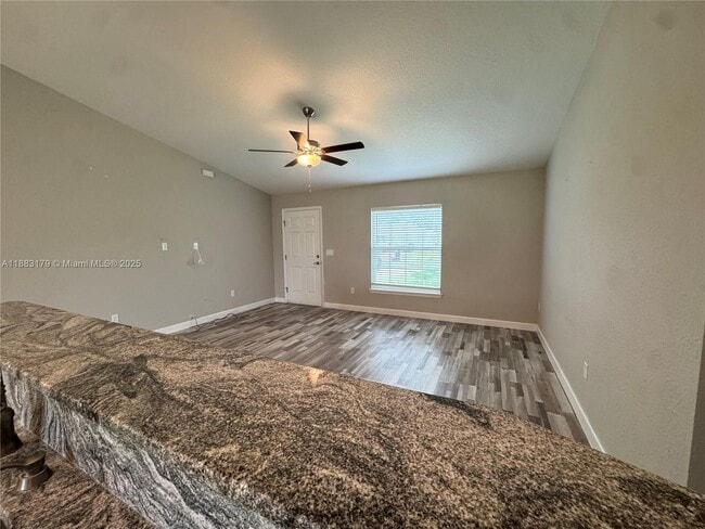 Foto del edificio - 12849-12873 SW 73rd Ave Rd