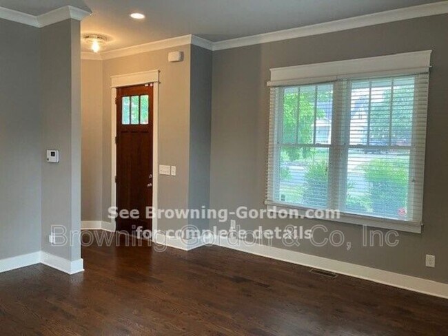 Building Photo - 1305 Villa Pl