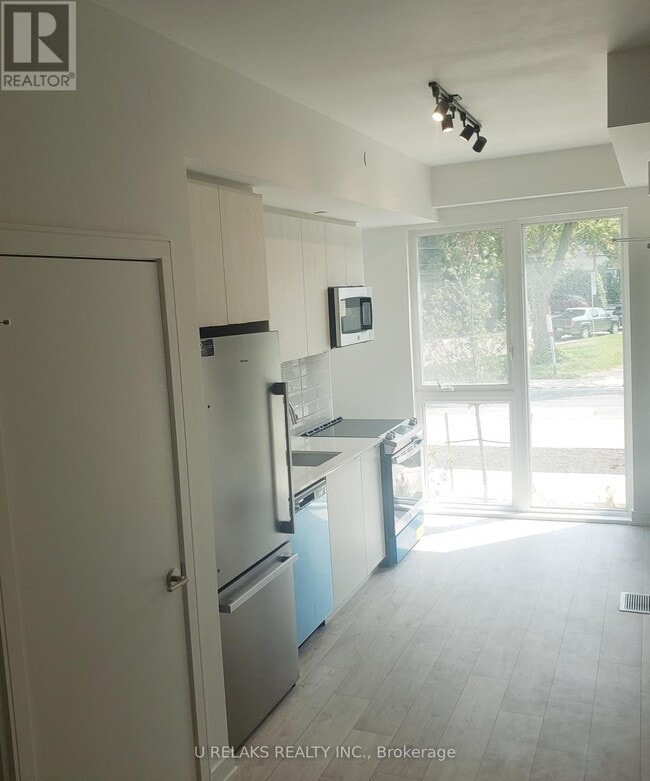 Building Photo - 168-168 Clonmore Dr