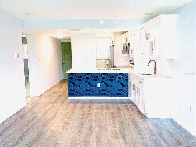 Foto del edificio - 1361 Snell Isle Blvd NE