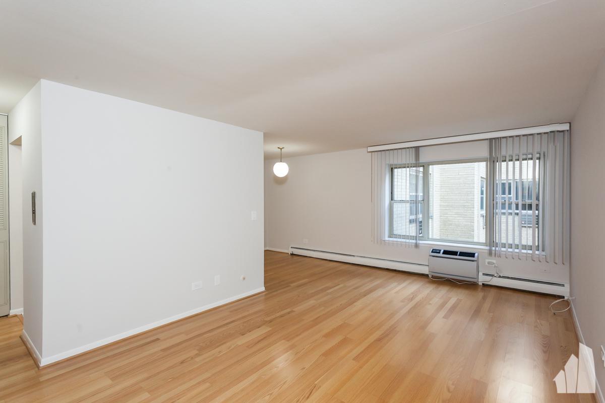 Foto principal - 1 bedroom in Chicago IL 60657