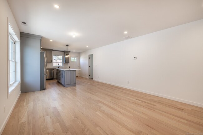 Foto del edificio - 330 Pleasantview Ave