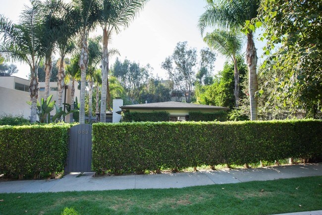 Building Photo - 683 Bienveneda Ave