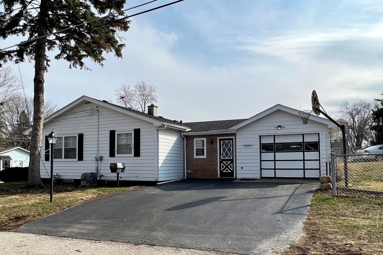 Primary Photo - 24 Lippincott Rd