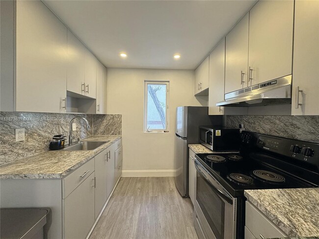 Building Photo - 174 NE 55th St