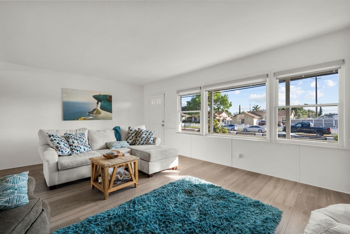 Foto del edificio - 14673 Chatsworth St