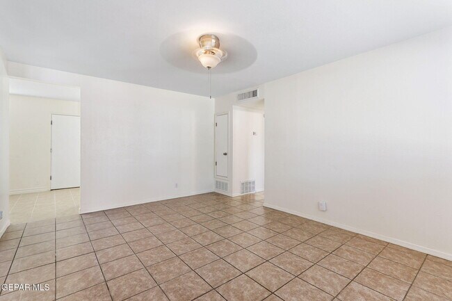 Foto del edificio - 10060 Kellogg St