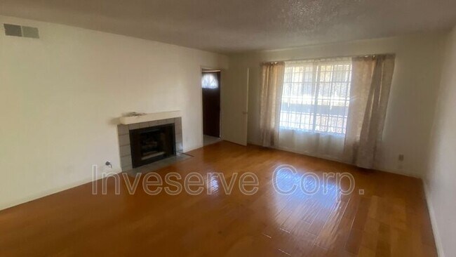 Foto del edificio - 310 N Moore Ave