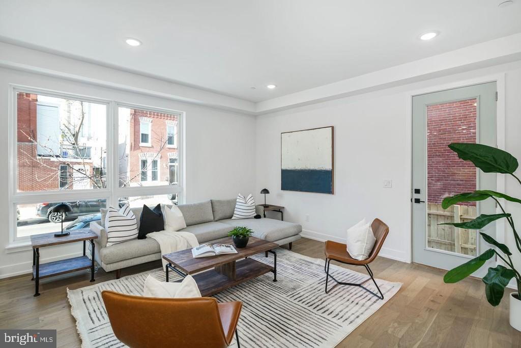Foto principal - 2457 Carpenter St