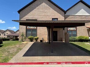 Building Photo - 2445 Monarch Dr