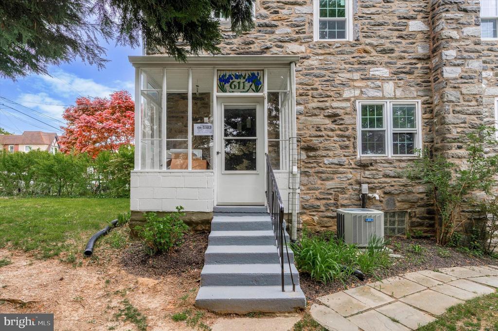 Primary Photo - 2330 Kenilworth Rd