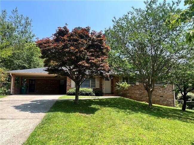 Building Photo - 1055 W Roberts Dr