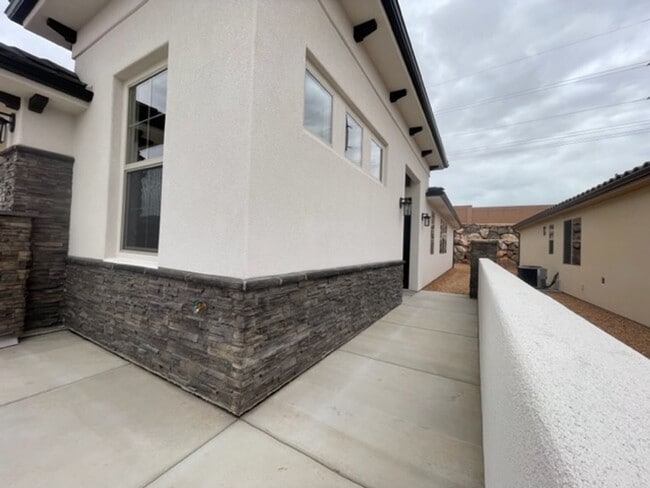 Building Photo - Beautiful Brio Home.