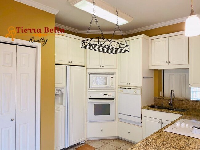 Building Photo - 212 River Bluff Blvd