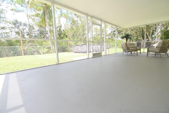 Foto del edificio - 22047 Caldera Ave