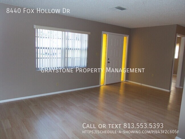 Foto del edificio - 8440 Fox Hollow Dr