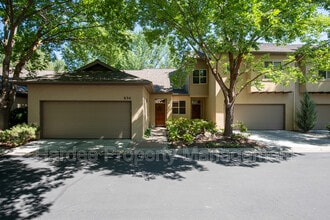 Building Photo - 830 E Riverpark Ln