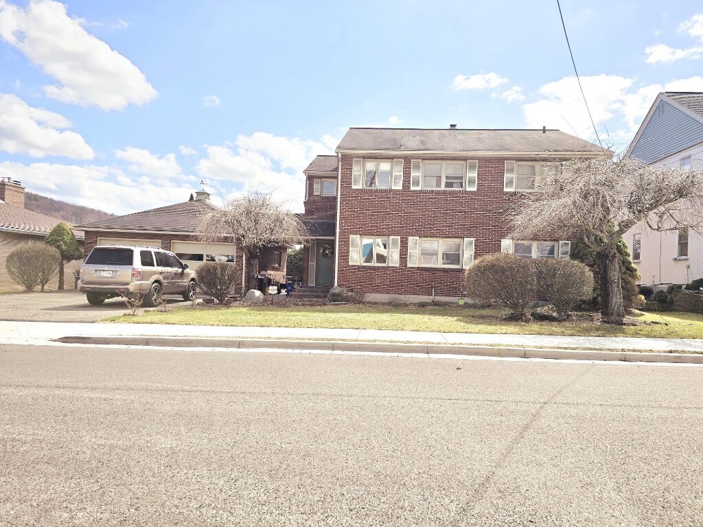 Primary Photo - 42 Miriam St