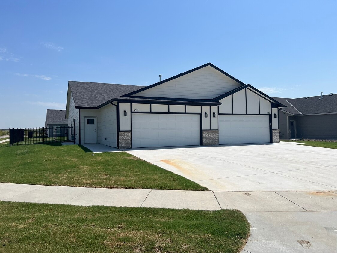 5198 Honeylocust St, Bel Aire, KS 67226 House Rental in Bel Aire, KS