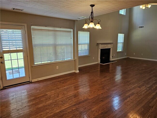 Foto del edificio - 645 Roxford Ln NE