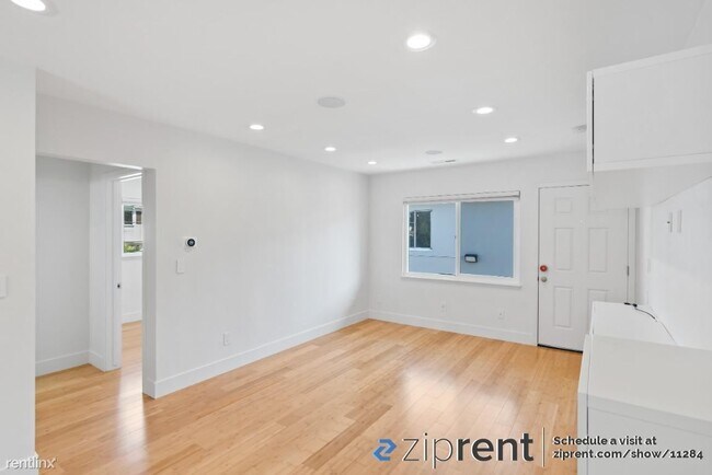 Building Photo - 1 br, 1 bath 4plex - 1011 East 17th Street...