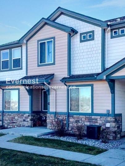 Building Photo - 2921 Kansas Dr