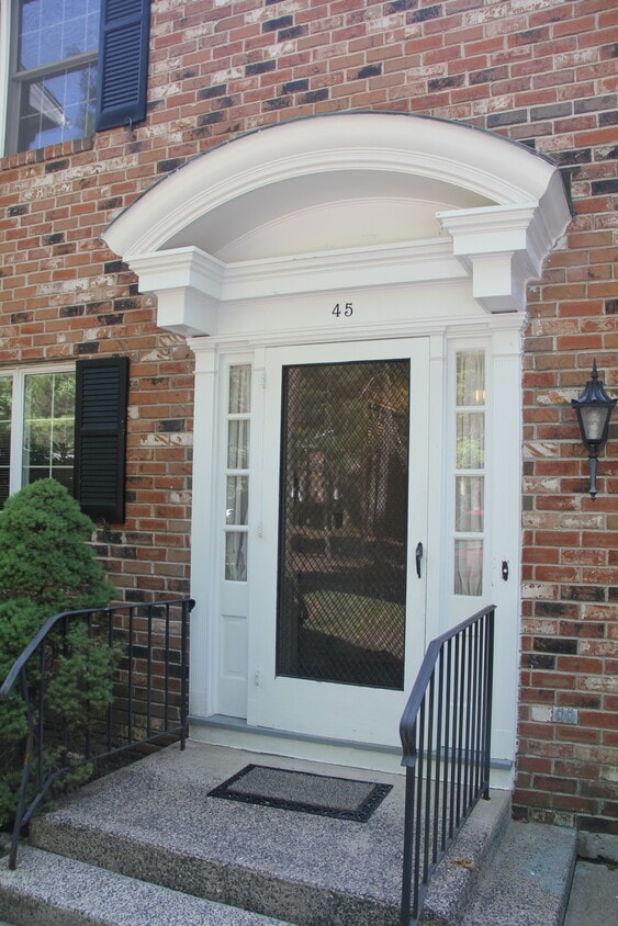 Front Door - 45 Tunxis Vlg