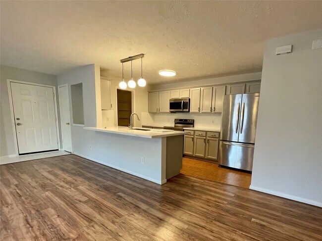 Foto del edificio - 8051 Bay Branch Dr