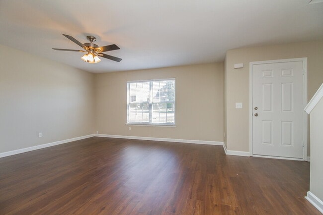 Building Photo - 702 Holland Ridge Dr