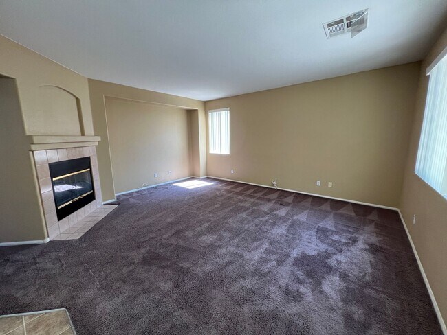 Building Photo - Stunning 4 Bed/2Bath/2Car home located in the Village in Summerlin!