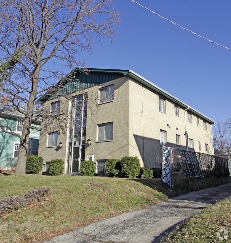 Primary Photo - 1067 Salem Ave