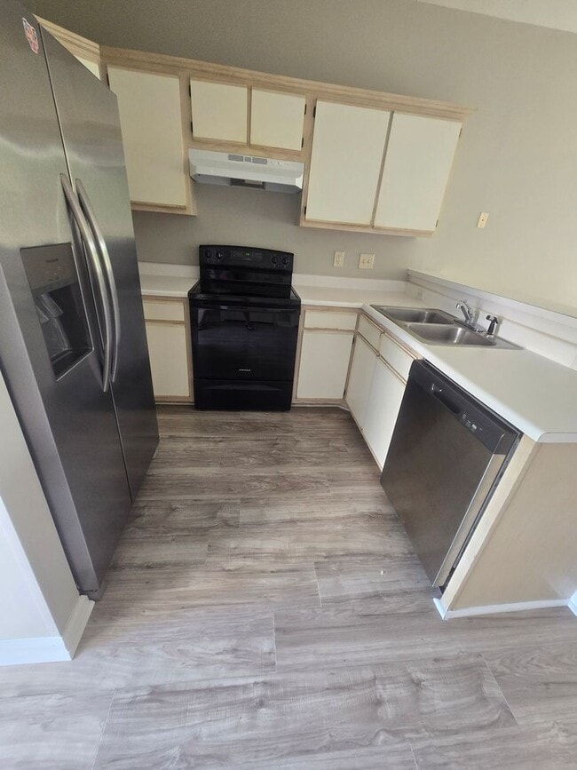 Foto del edificio - 504 River Oaks Dr