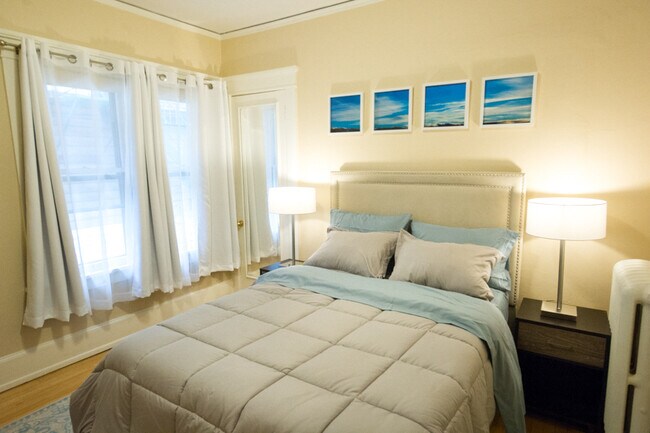 East bedroom - 2617 N Maryland Ave