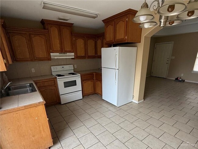 Building Photo - 7 E Coyote St