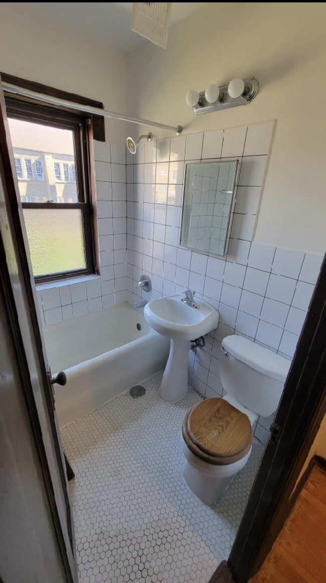 Building Photo - 2709 N Laramie Ave