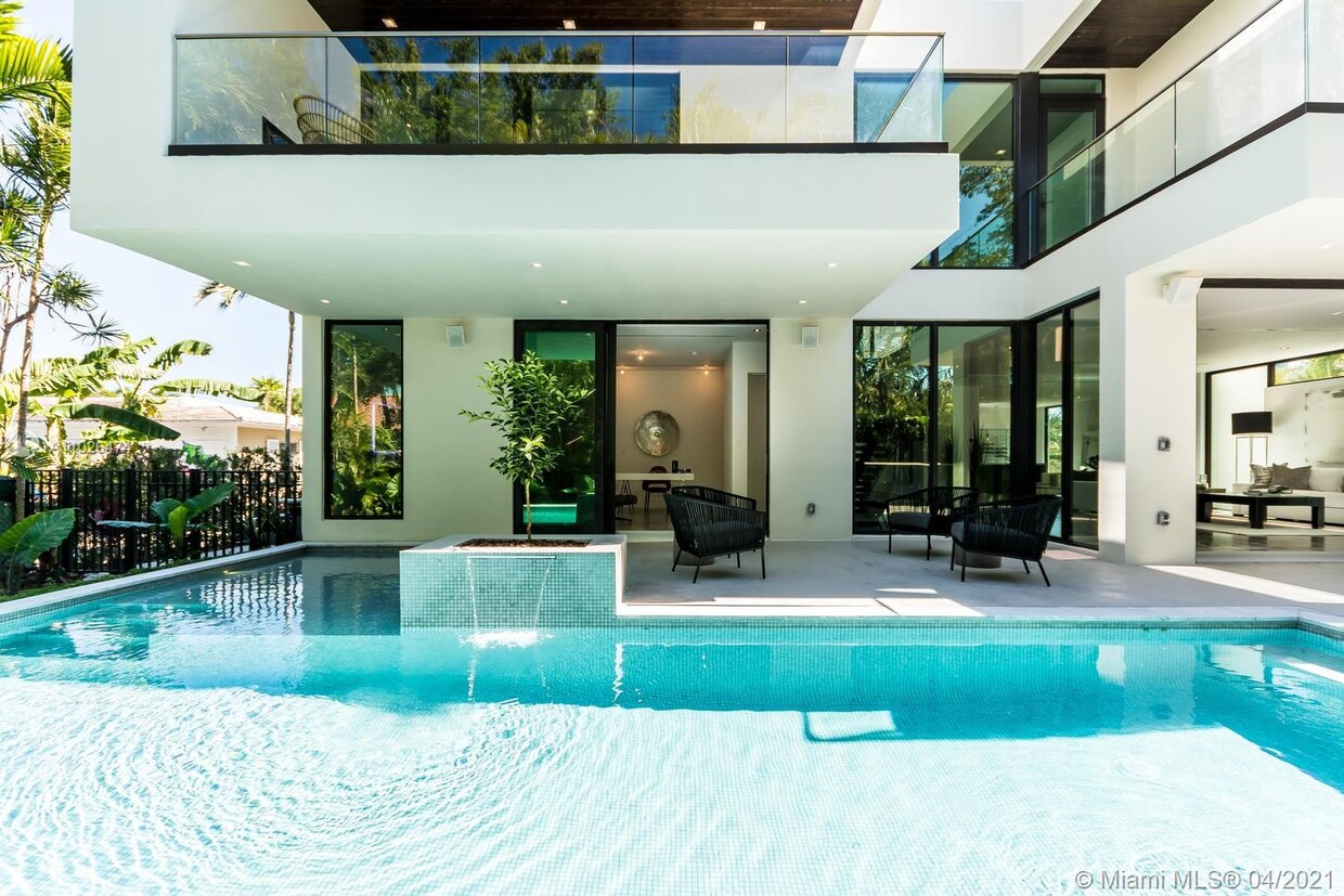 Foto principal - 627 Sabal Palm Rd