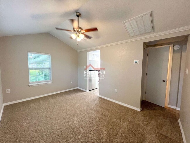 Foto del edificio - 2265 Klinger St