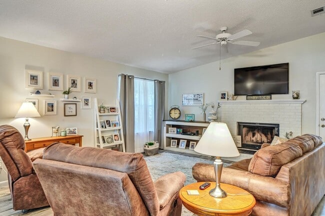 Foto del edificio - Updated 3 Bedroom in Central Location!