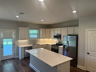 Building Photo - 1338 Shadow Bluff Dr