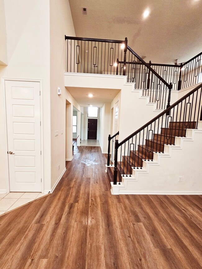 Building Photo - 8023 Cheyenne Hills Trl