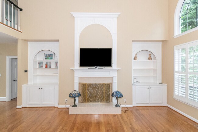 Building Photo - 1450 Hillcrest Heights