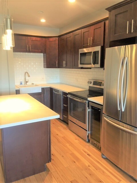 Foto del edificio - COMING SOON! Light & Bright 1 Bedroom/1 Ba...