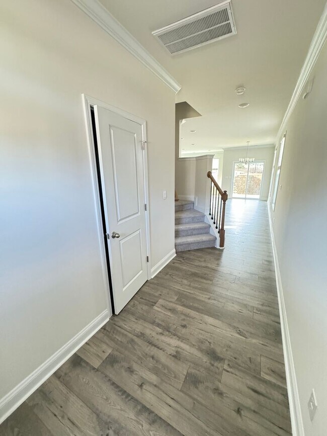 Building Photo - New 3bed/2.5ba Townhome in Huntersville cl...